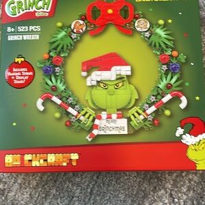Brickcraft  Dr Seuss  Grinch Wreath  Brick Building Set  523 Pieces  Compatible